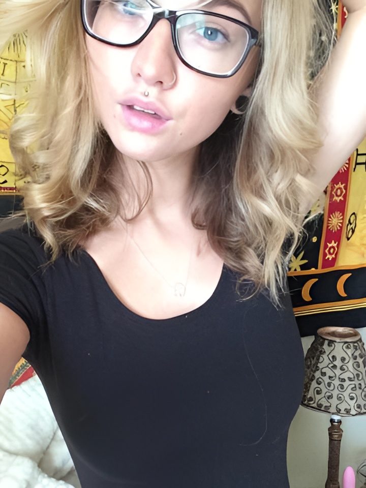 Ася привлекальеная девушка из Беслана цена от 2000 руб