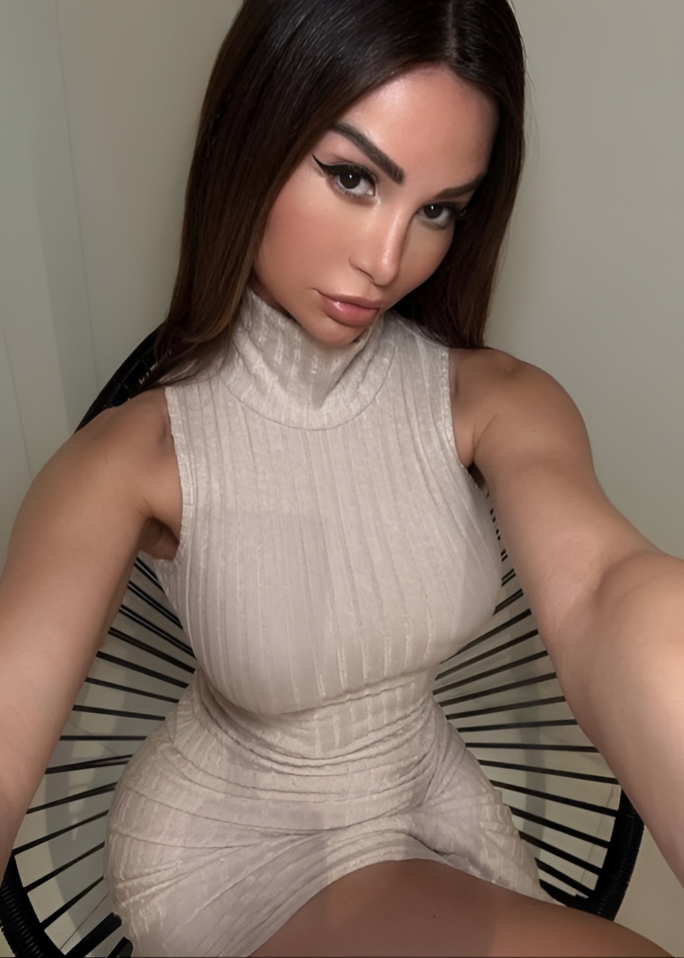 Дина привлекательная девушка из Беслана цена от 8000 руб